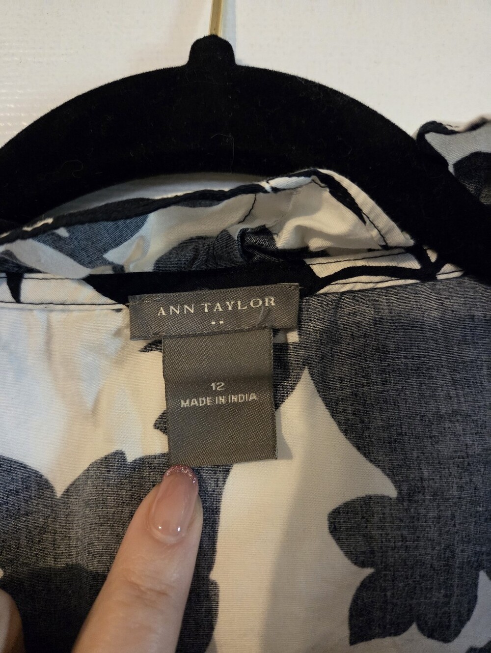 Ann Taylor Navy Blue and White Floral Wrap Blouse - Picture 4 of 6